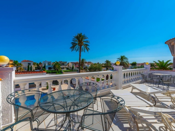 luxury house, Empuriabrava, pool, garden, mooring